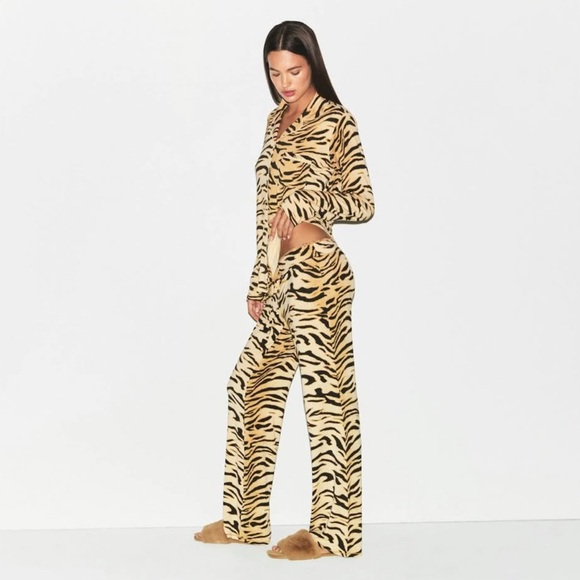 NWT SKIMS Bronze Tiger Print Pajama Sleep Set – Limited Edition - Size Large - Picture 1 of 14